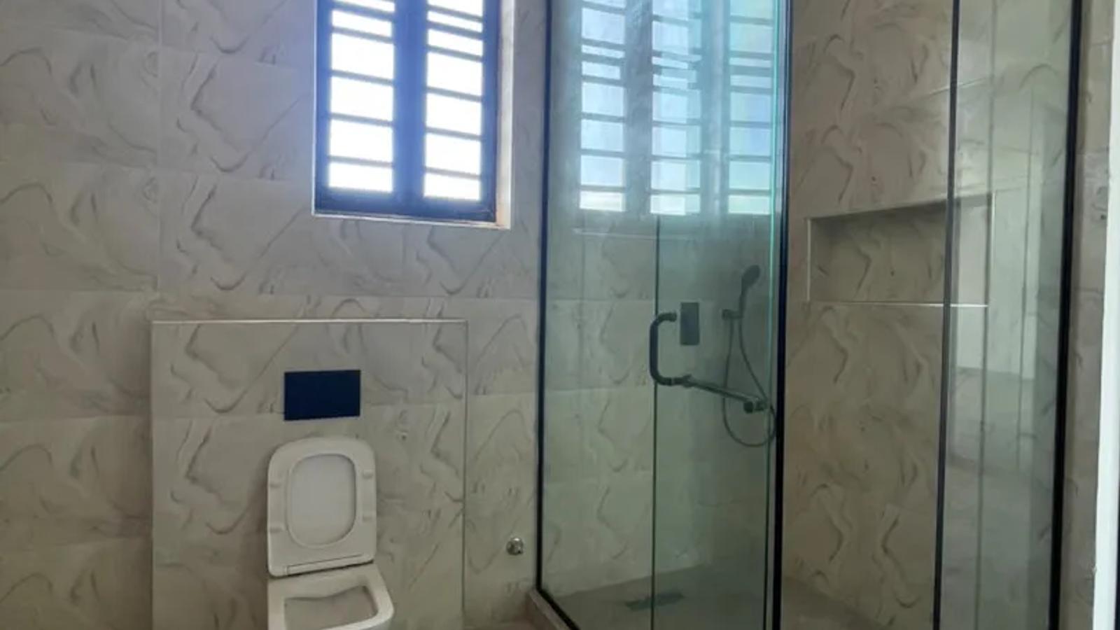 5 Bedroom Fully Detached Duplex