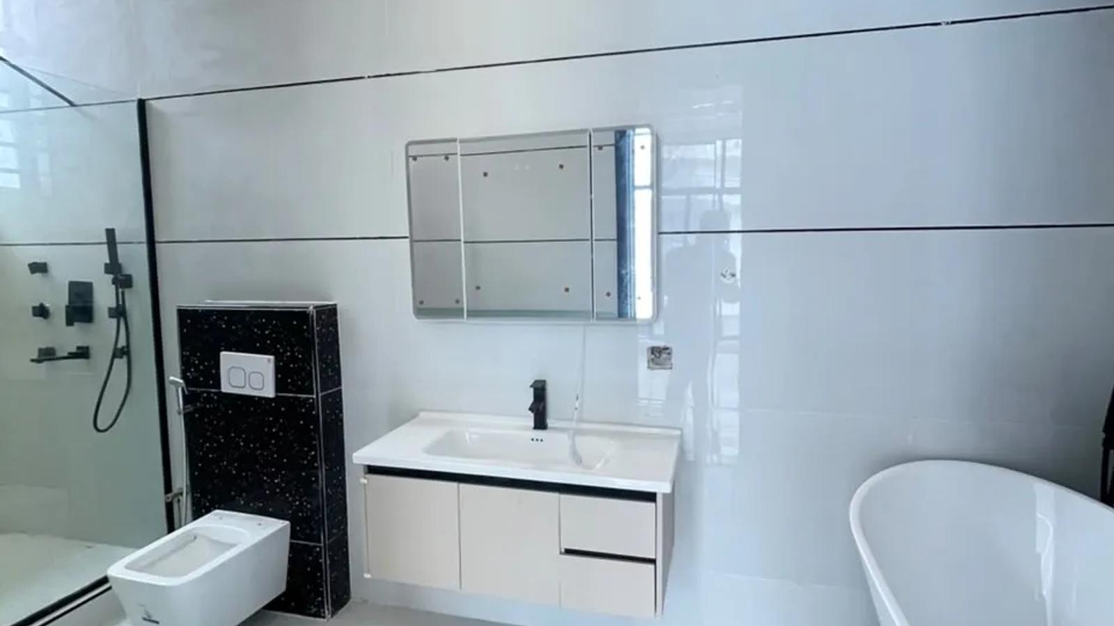 5 Bedroom Fully Detached Duplex