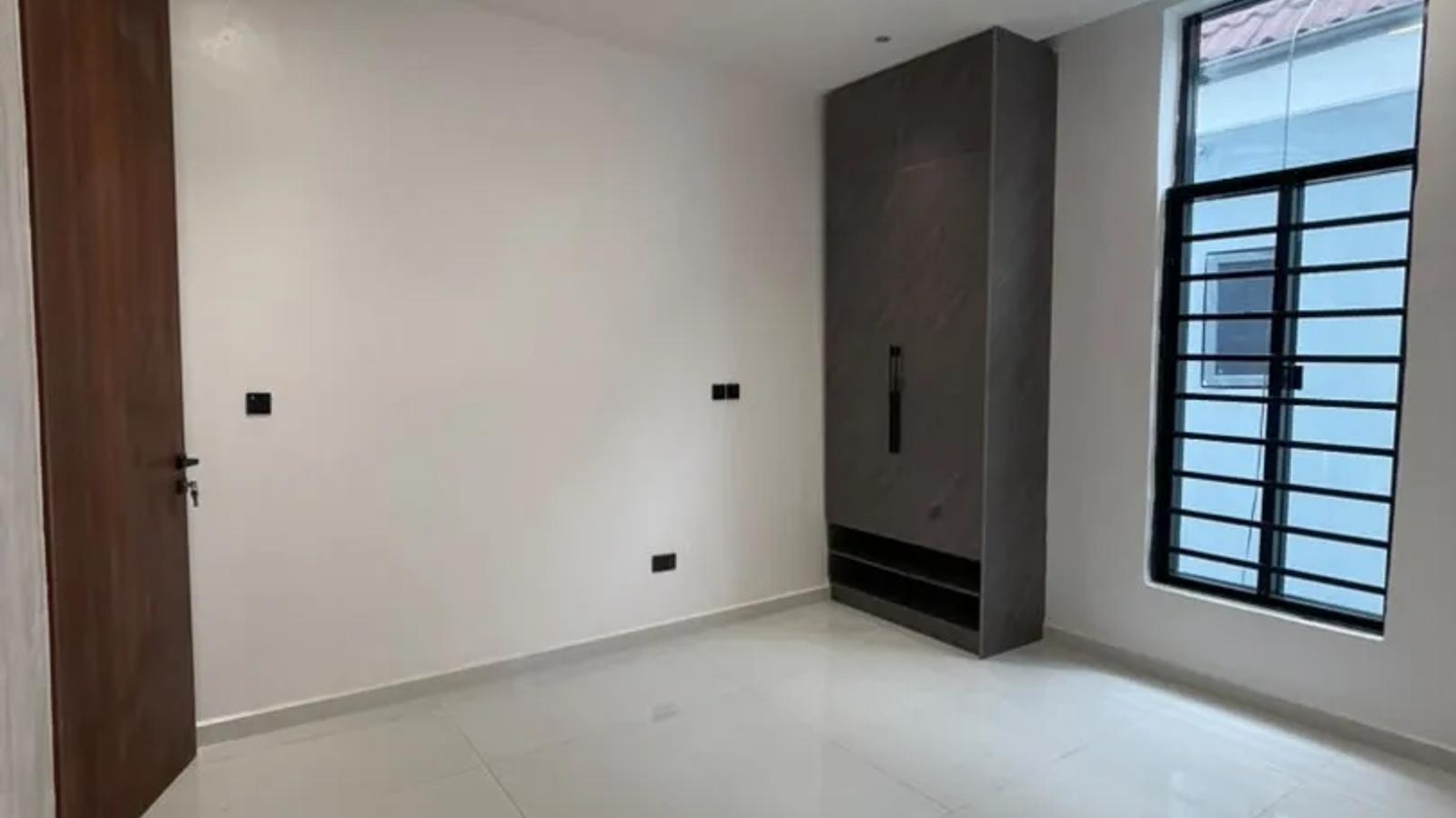 5 Bedroom Fully Detached Duplex