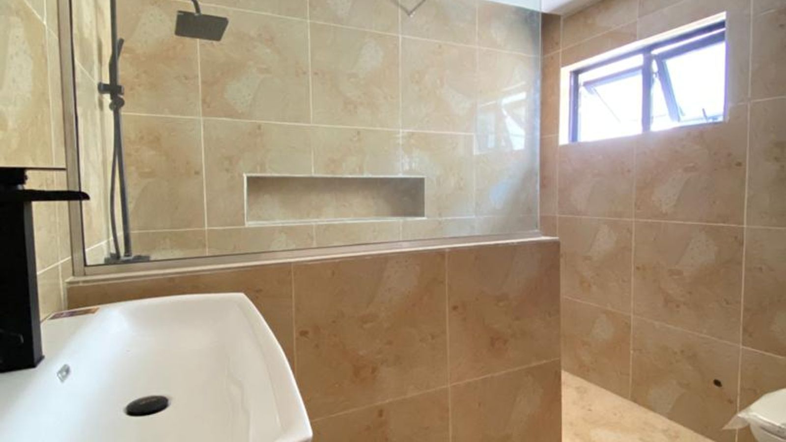 6 Bedroom Fully Detached Duplex