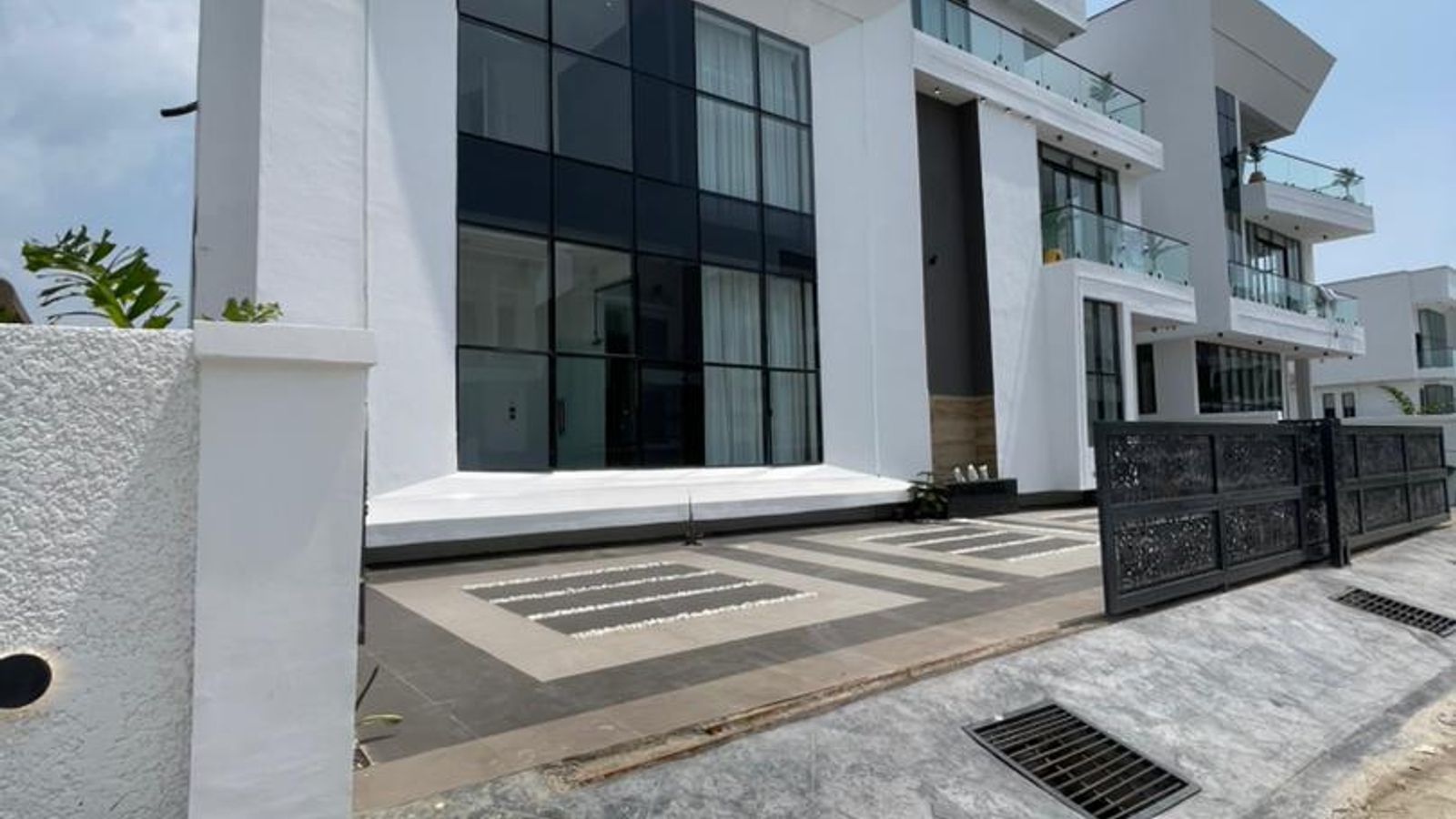 5 Bedroom Fully Detached Duplex