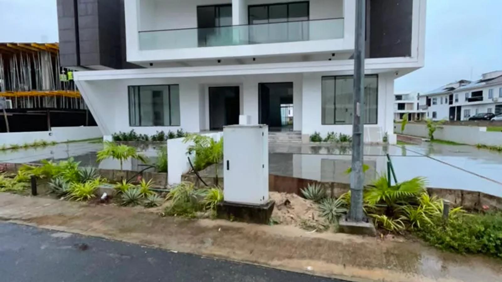 5 Bedroom Semi Detached Duplex Duplex