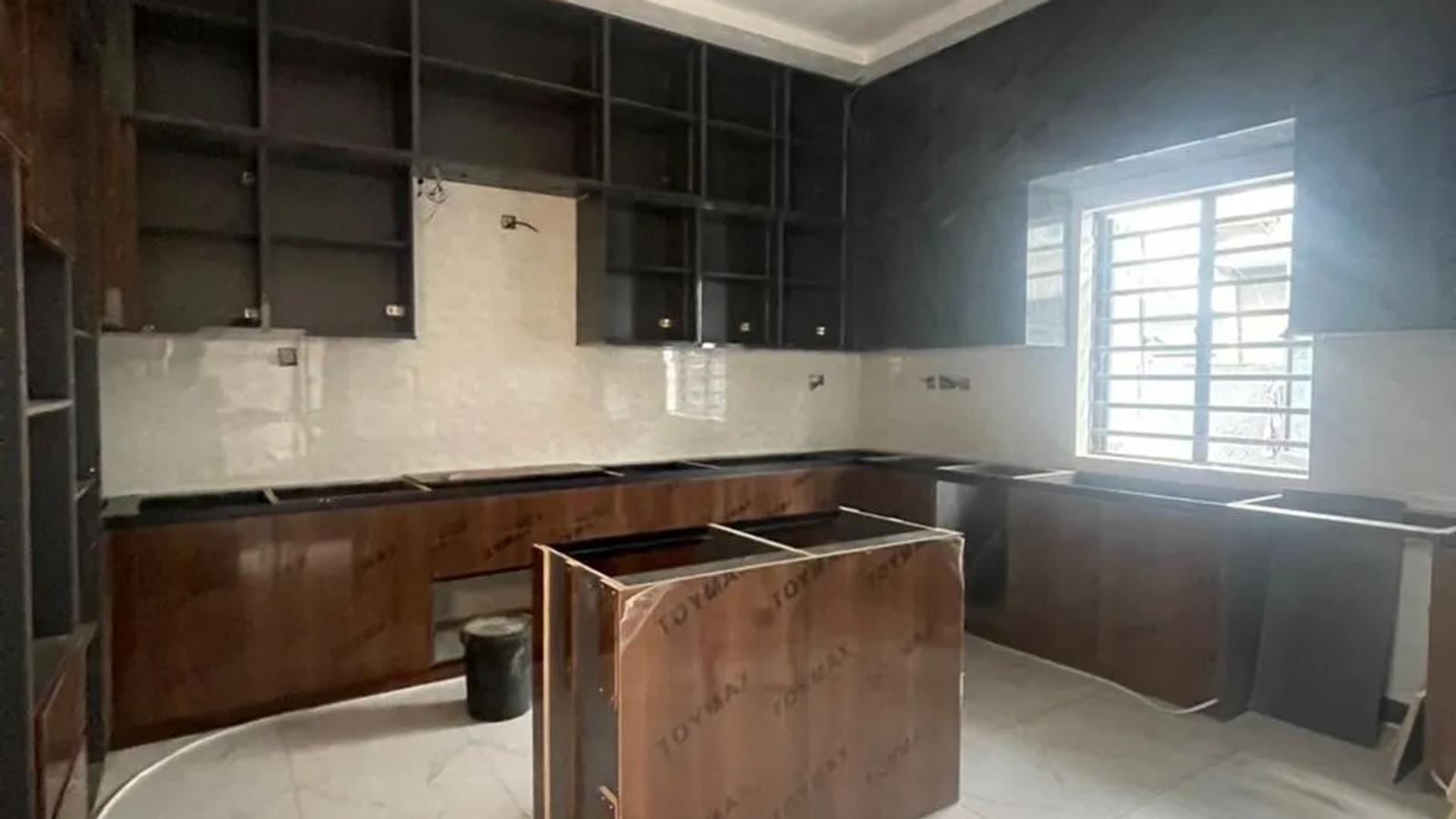 6 Bedroom Fully Detached Duplex