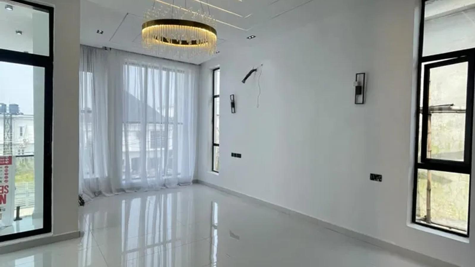 5 BEDROOM FULLY DETACHED DUPLEX WITH BQ
