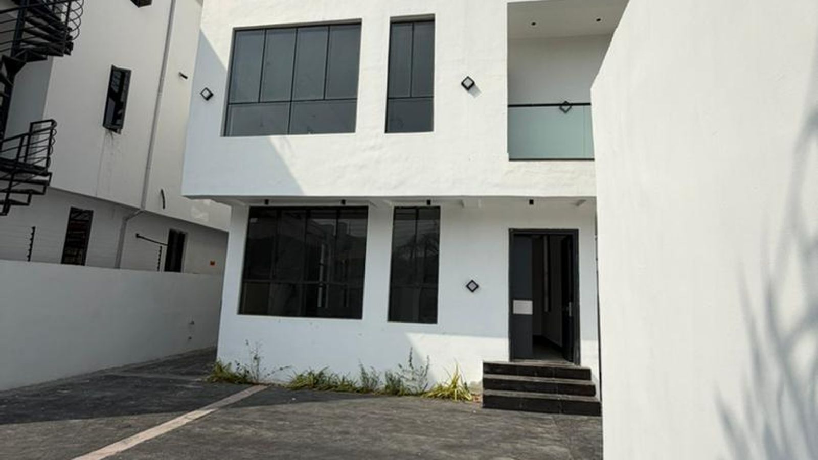 5 Bedroom Fully Detached Duplex