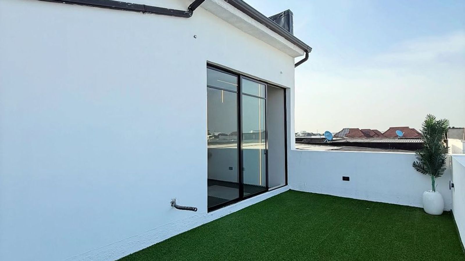 5 Bedroom Fully Detached Terrace Duplex