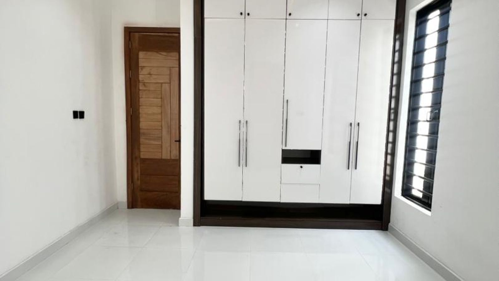 5 Bedroom Fully Detached Duplex