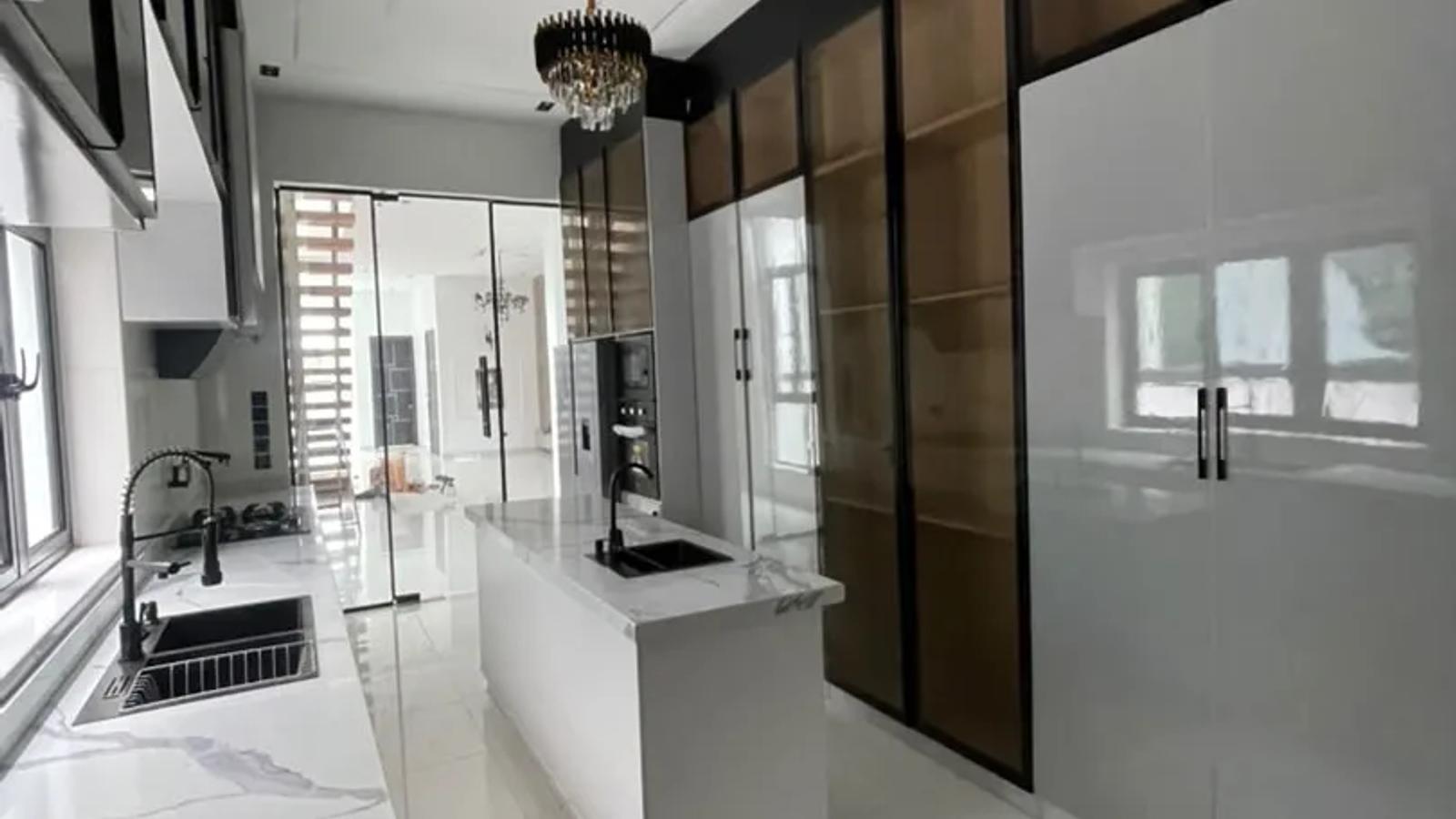 5 Bedroom Fully Detached Duplex