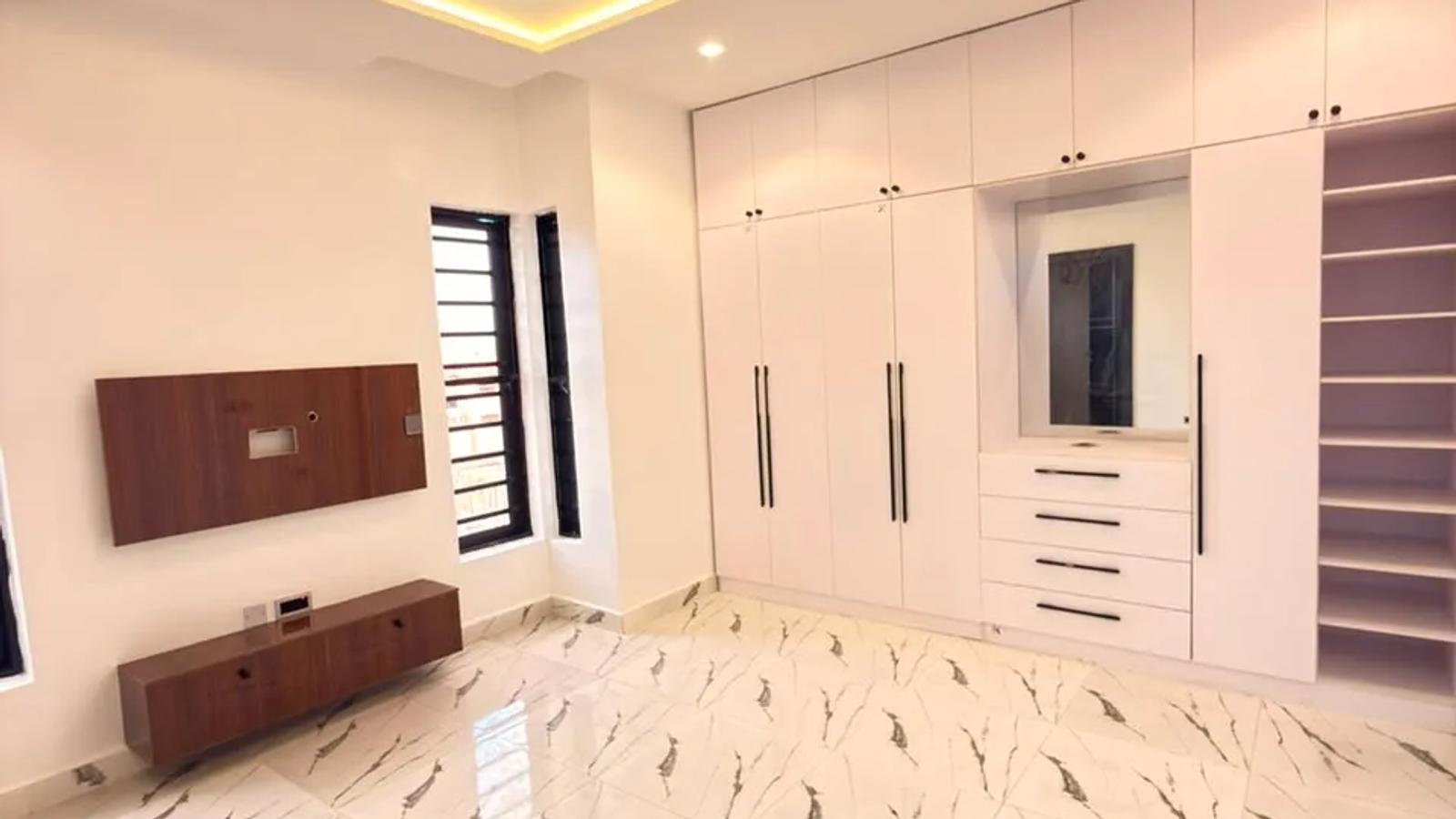 5 Bedroom Fully Detached Duplex