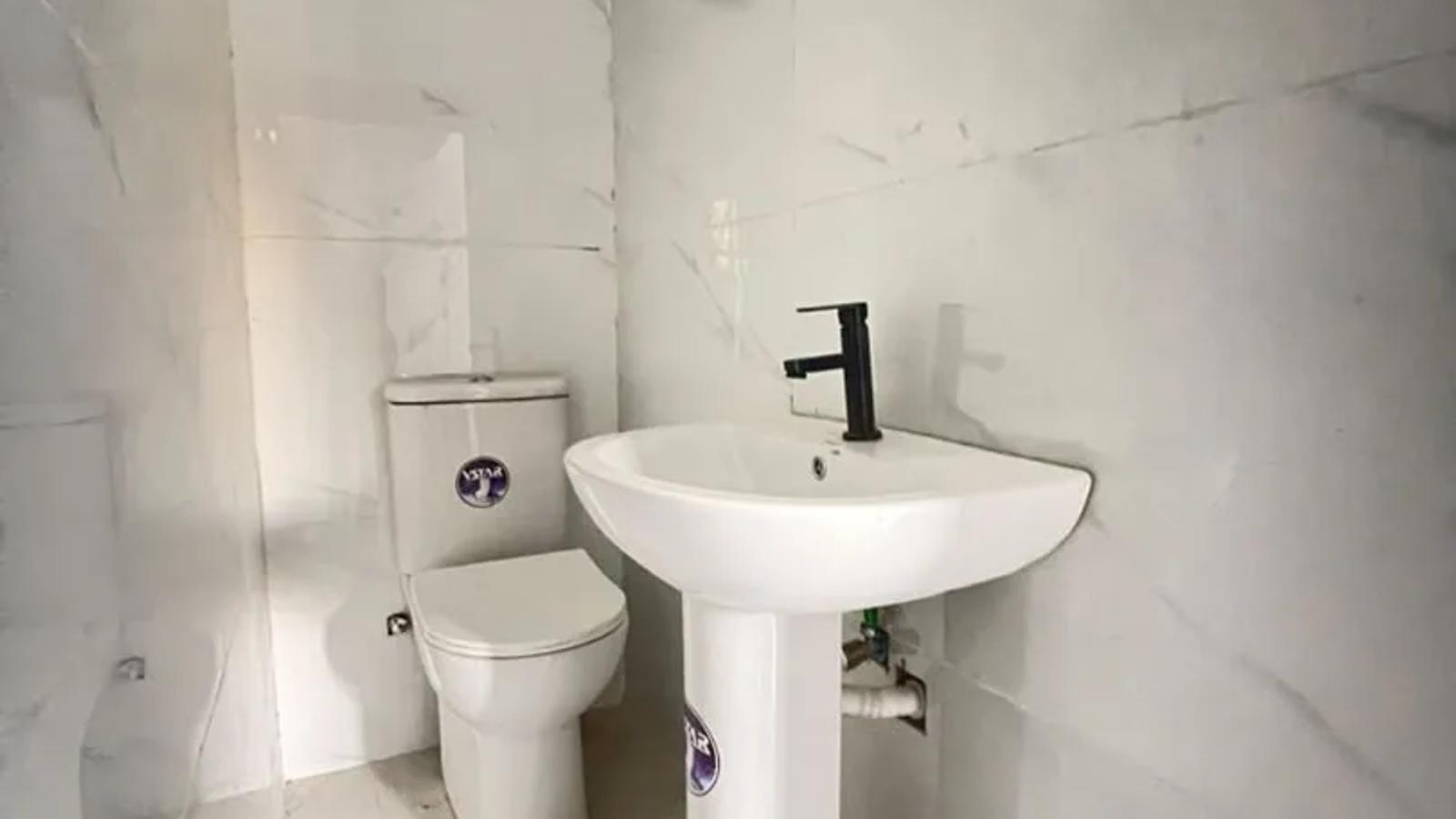 5 BEDROOM FULLY DETACHED DUPLEX WITH BQ