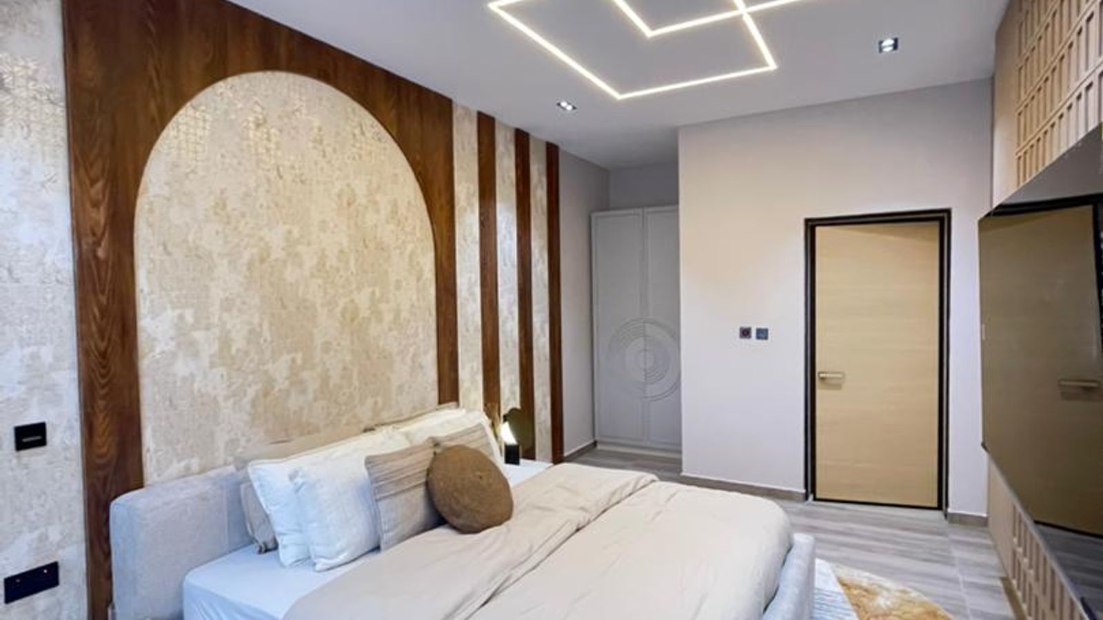 2 &3 Bedroom Apartment