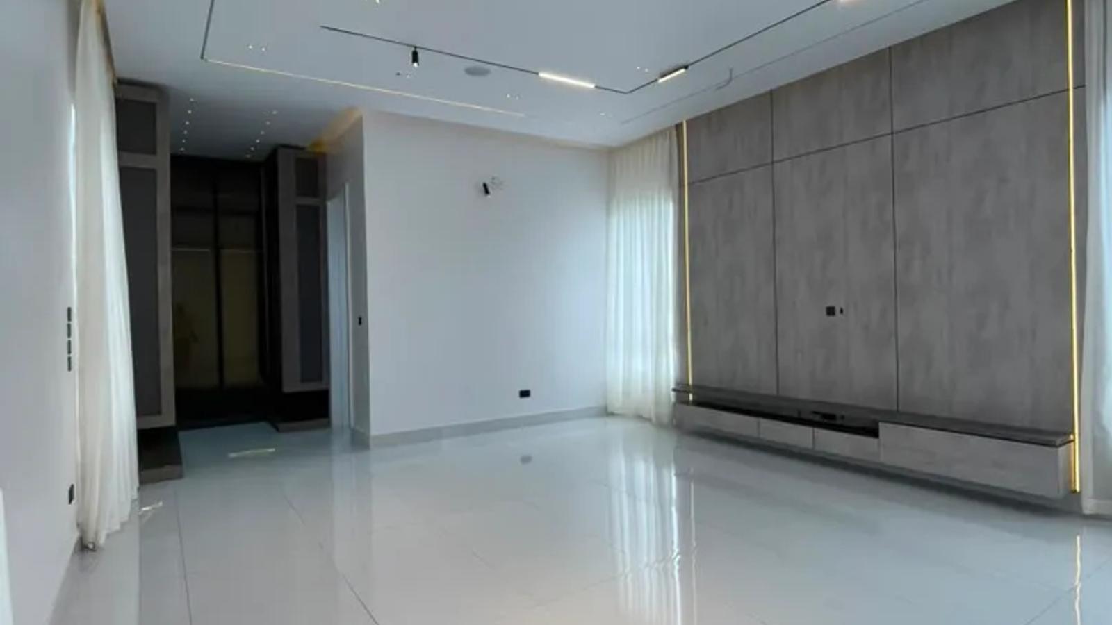 5 Bedroom Fully Detached Duplex