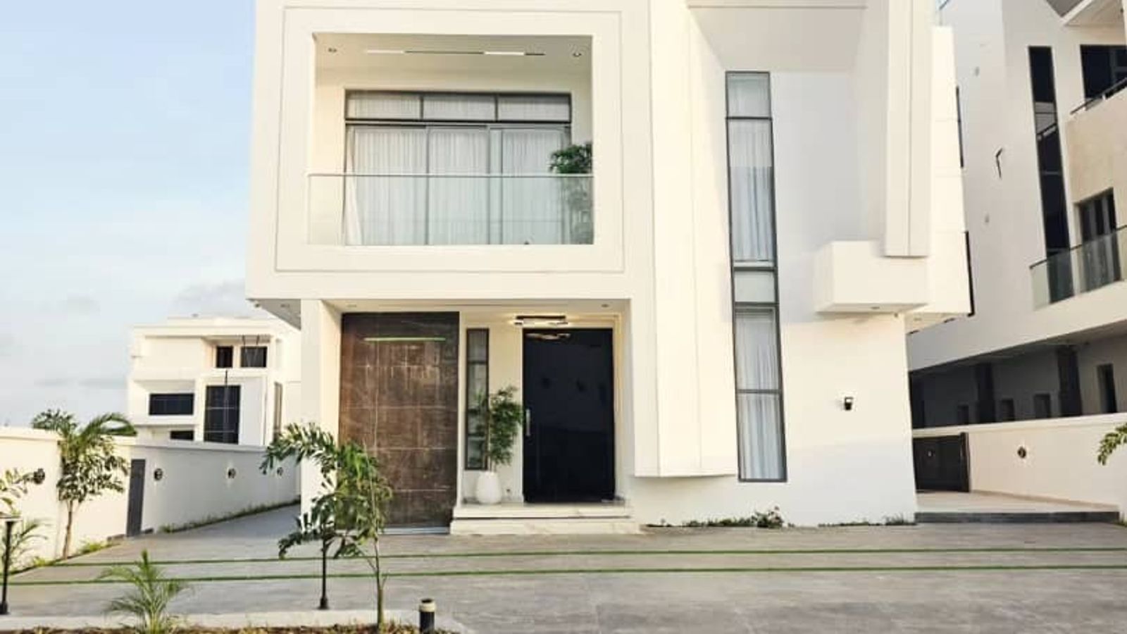 5 Bedroom Fully Detached Duplex