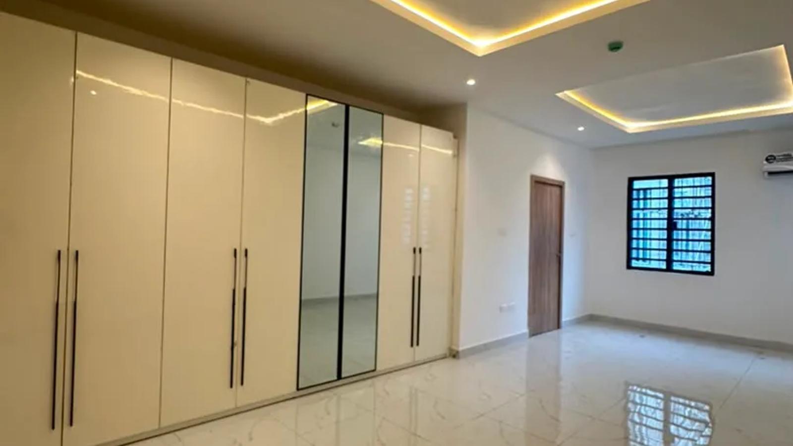 4 BEDROOM MAISONETTE WITH BQ