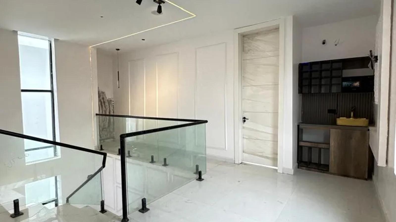 5 Bedroom Fully Detached Duplex