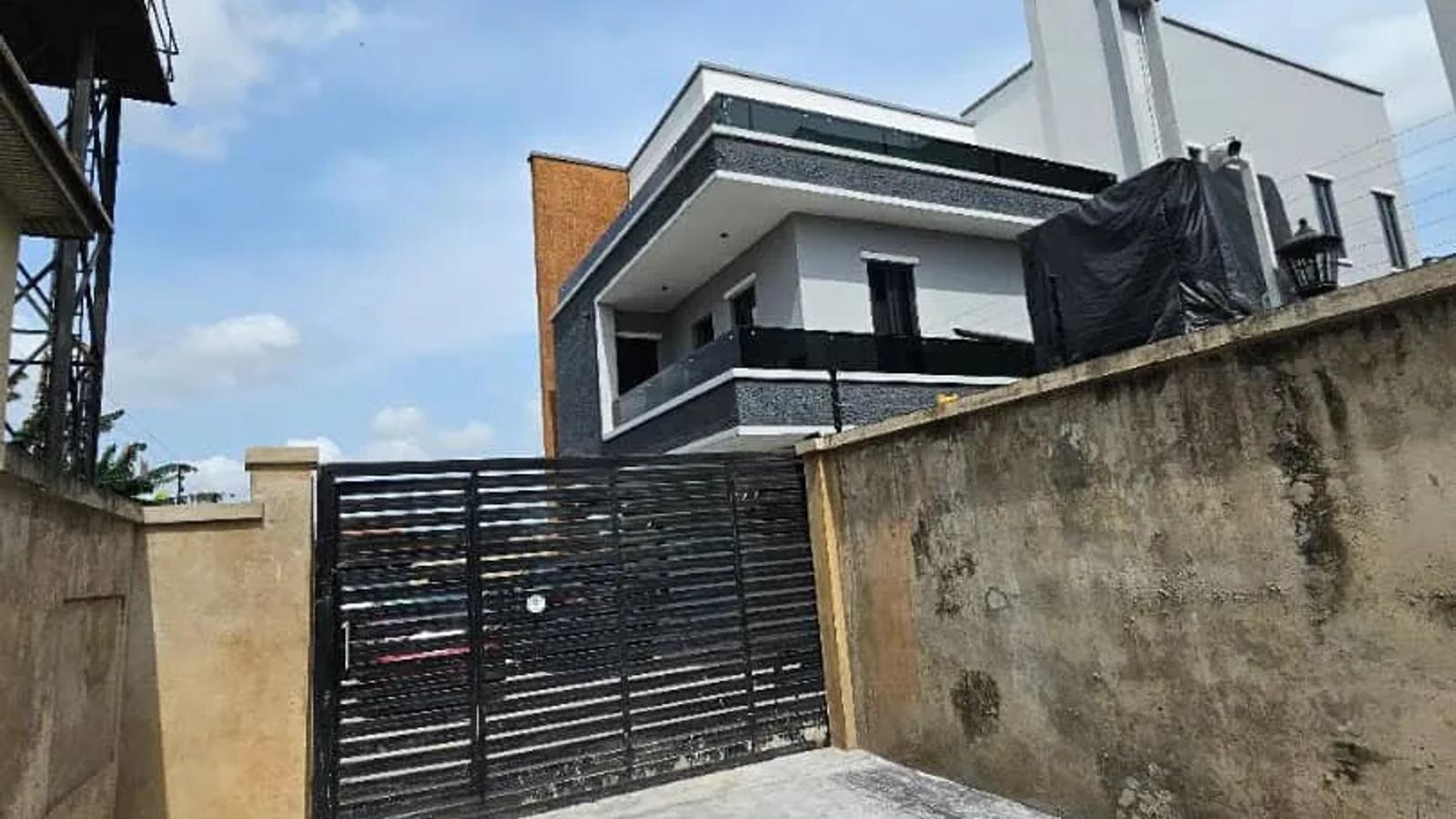 6 Bedroom Fully Detached Duplex