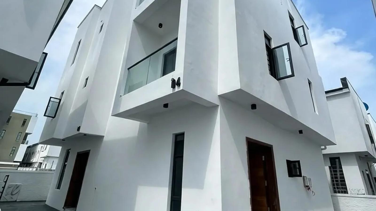 4 BEDROOM SEMI-DETACHED DUPLEX WITH BQ