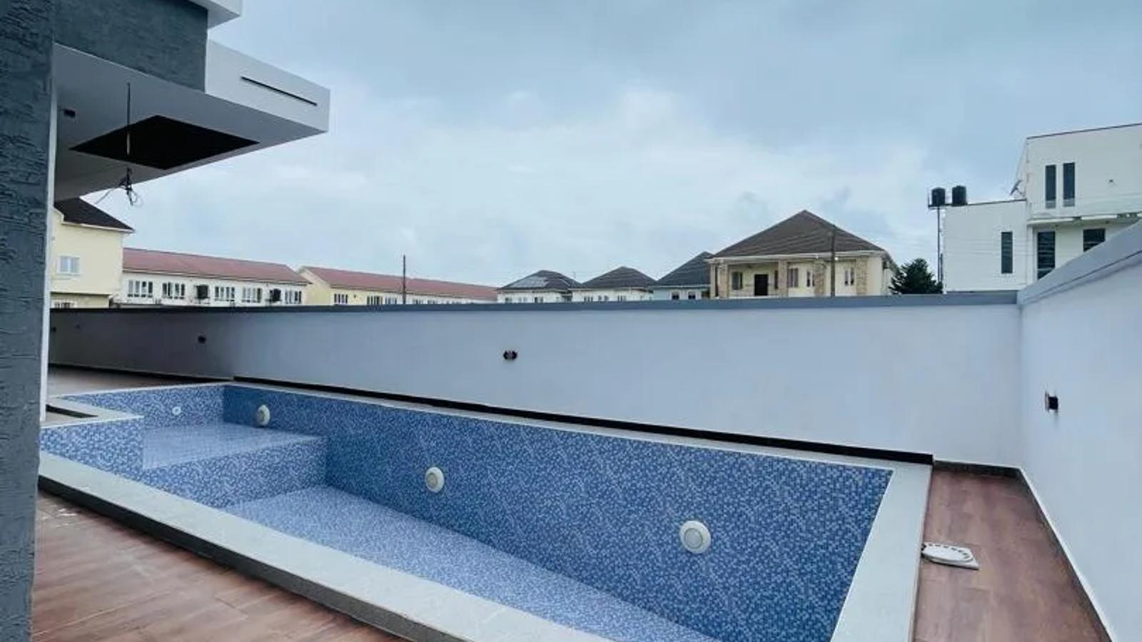 5 Bedroom Fully Detached Duplex