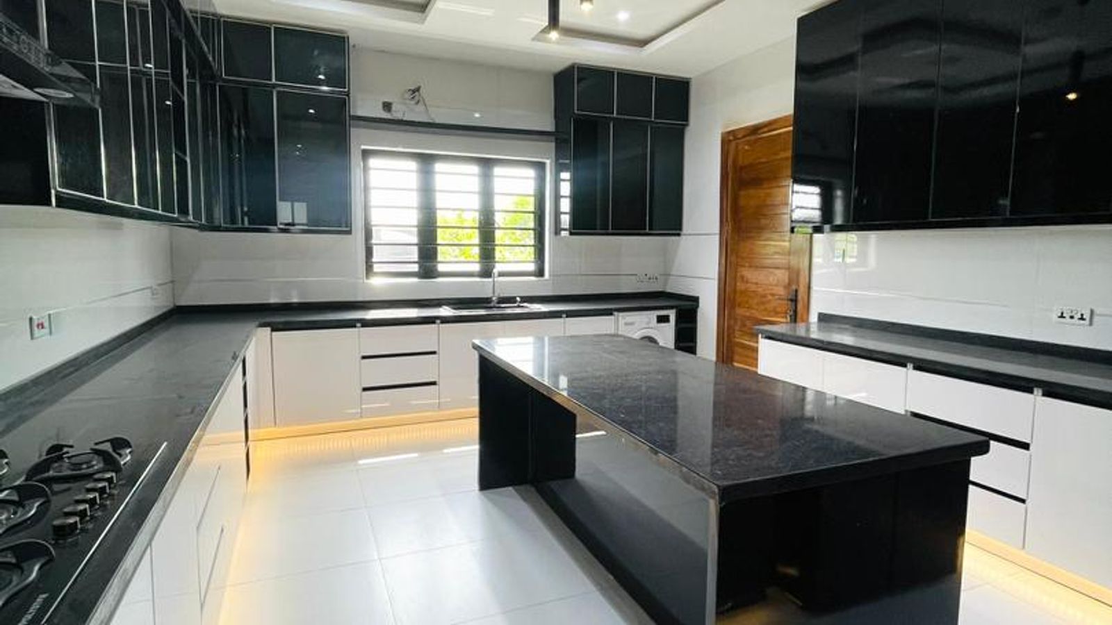 5 Bedroom Fully Detached Duplex