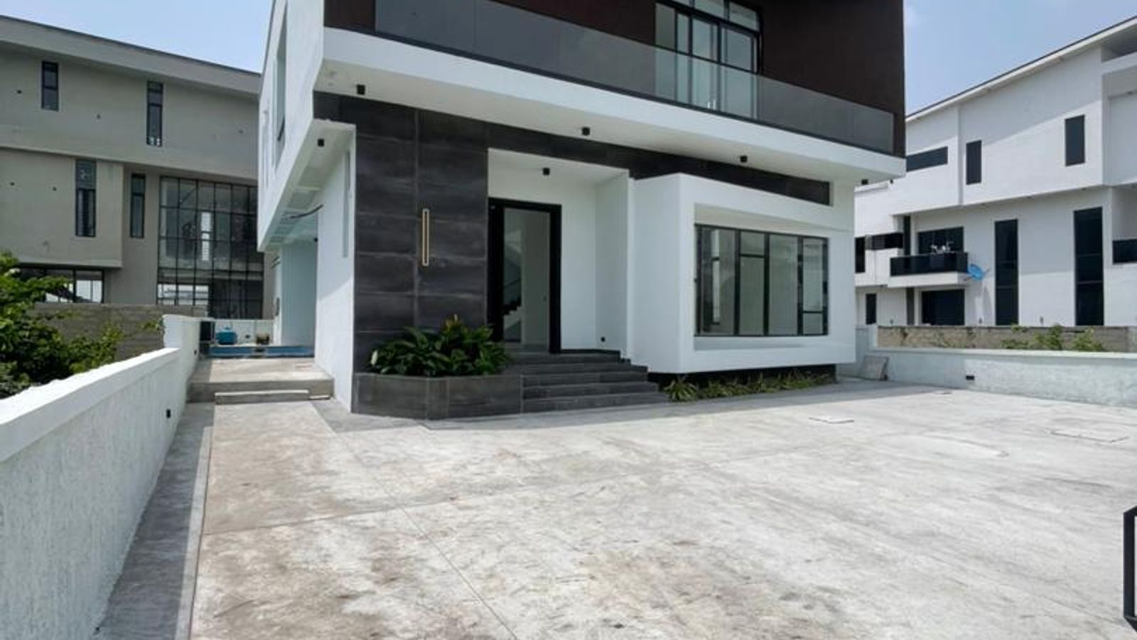 5 Bedroom Fully Detached Duplex