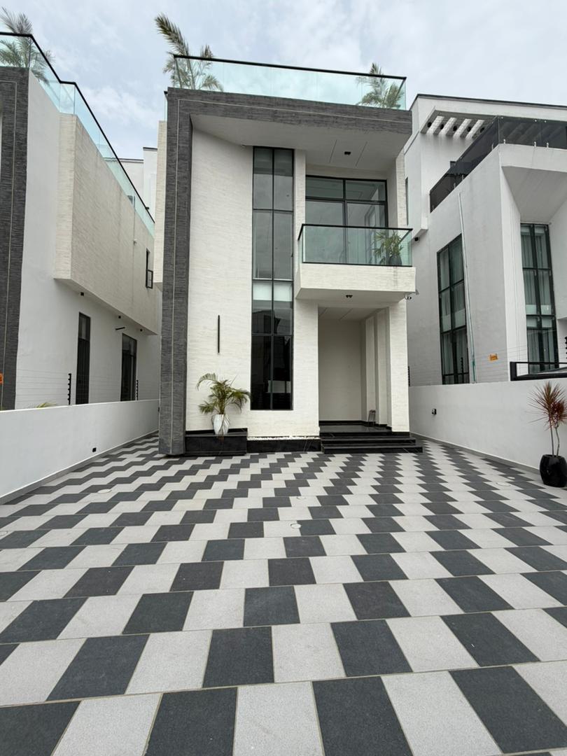 LUXURY 5BEDROOM FULLY DETACHED DUPLEX FOR SALE