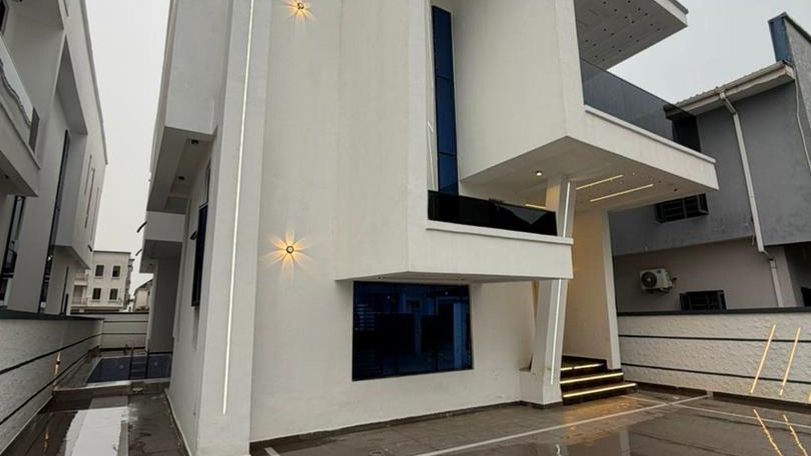 5 Bedroom Fully Detached Duplex