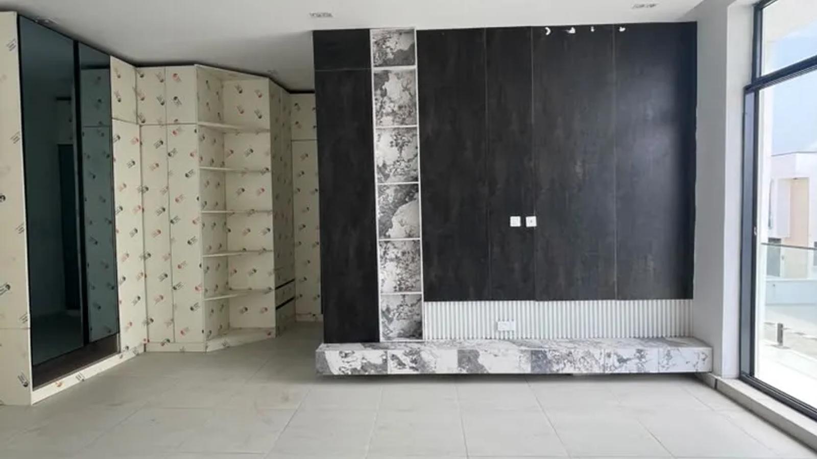 4 BEDROOM FULLY-DETACHED DUPLEX WITH BQ