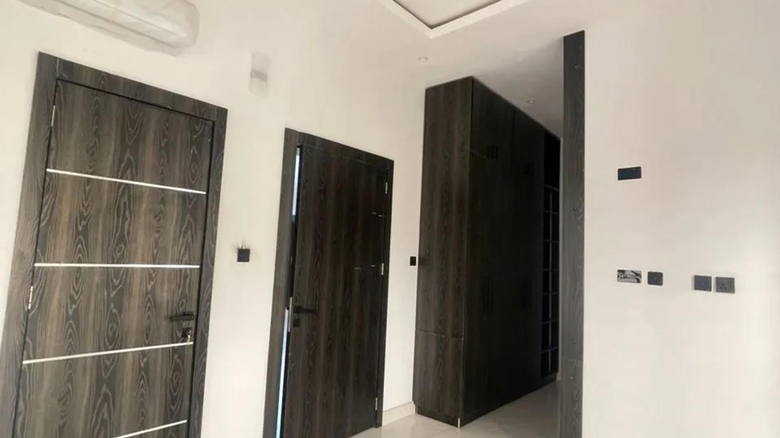 6 Bedroom Fully Detached Duplex