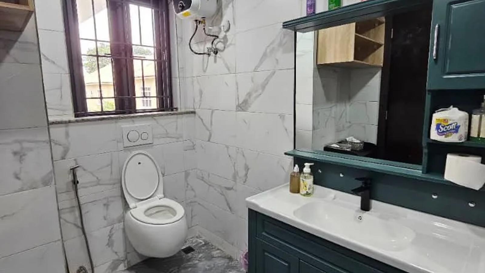 6 Bedroom Fully Detached Duplex