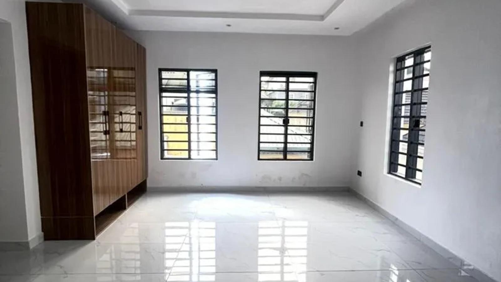 5 Bedroom Fully Detached Duplex