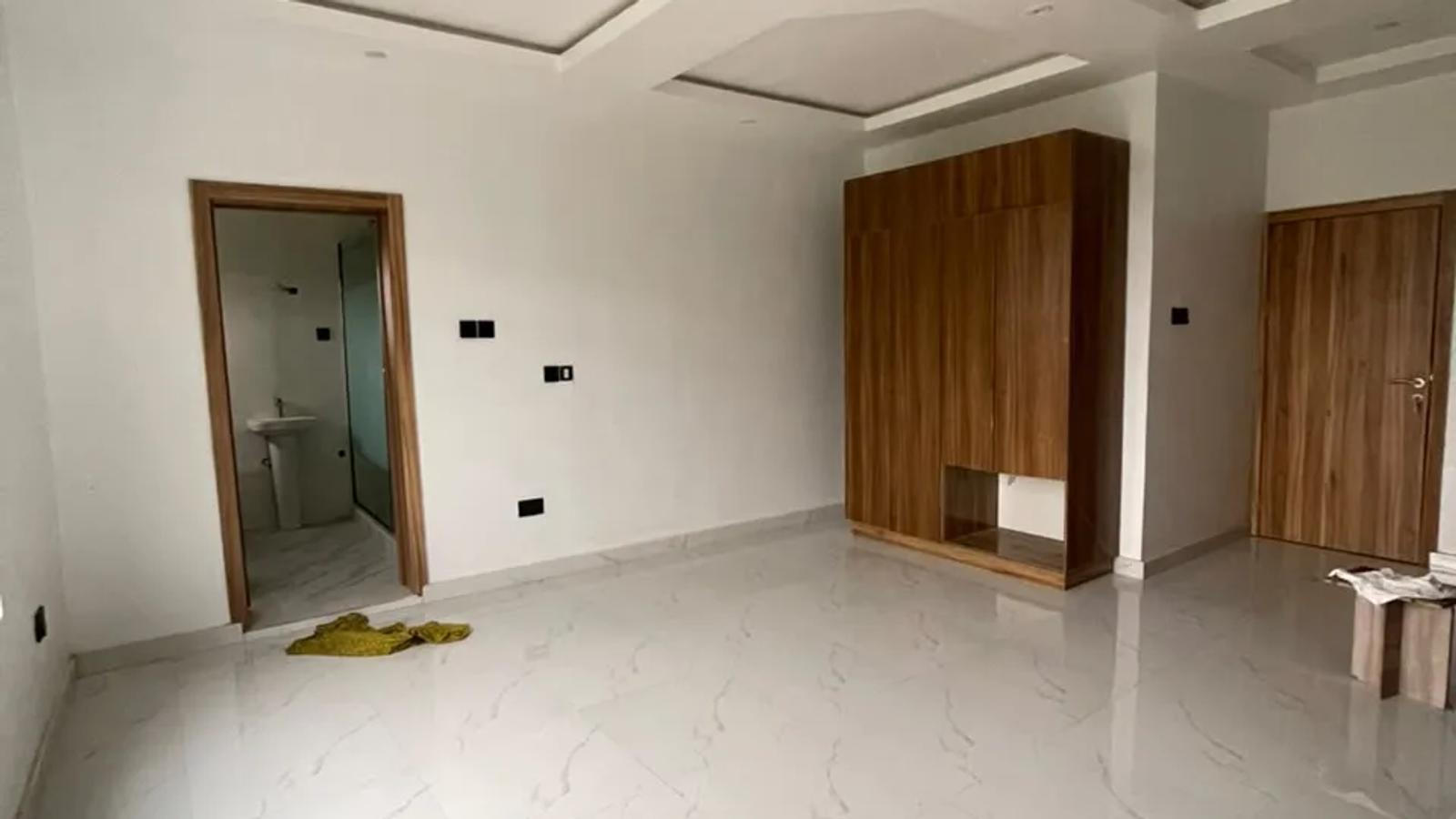 5 Bedroom Semi Detached Duplex