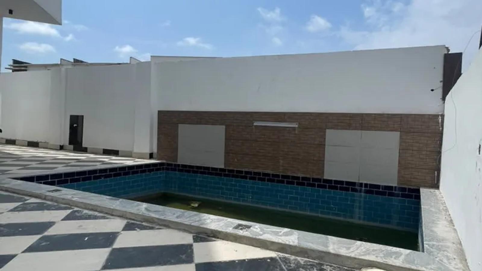 4 BEDROOM FULLY-DETACHED DUPLEX WITH BQ