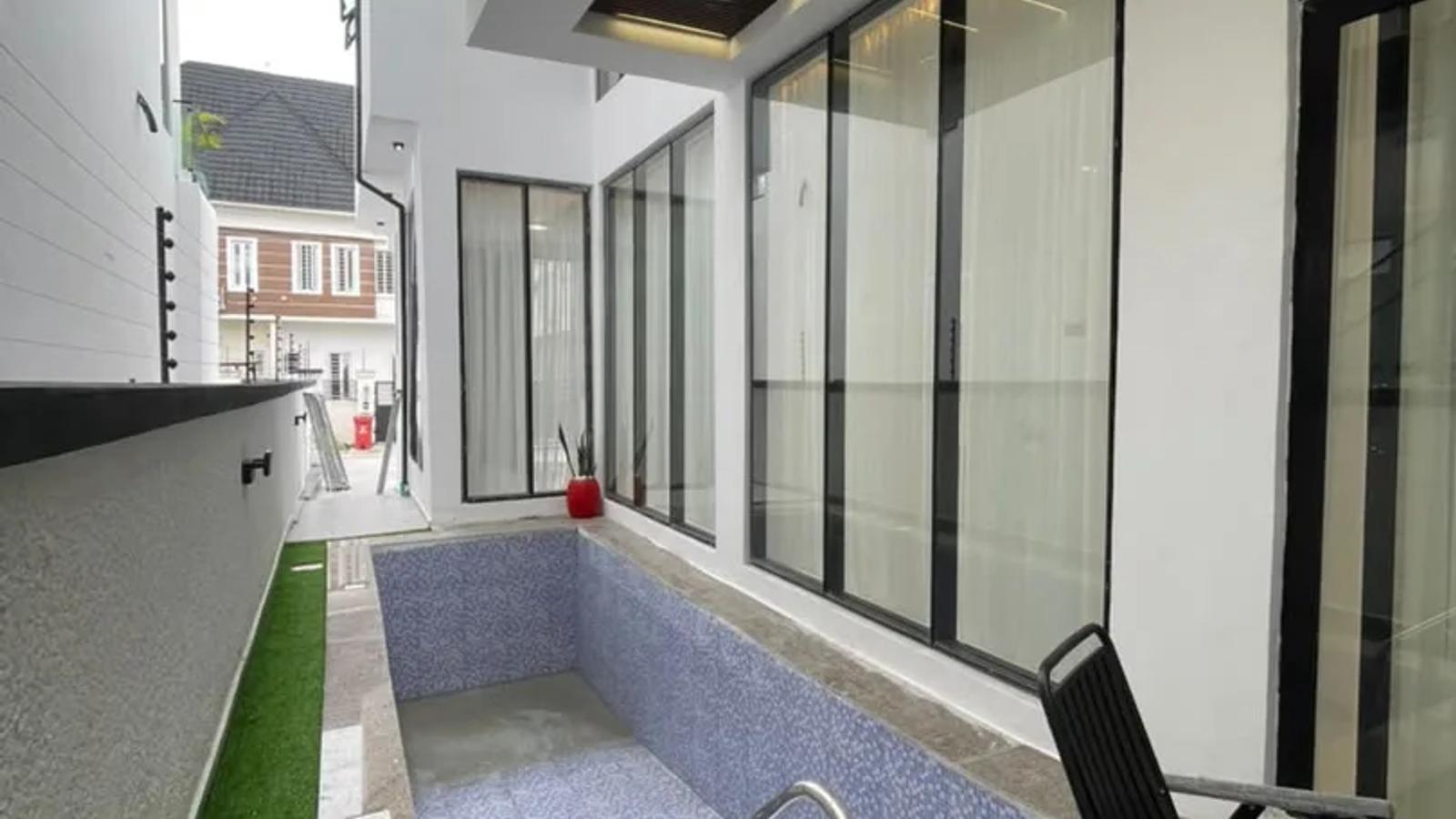 5 Bedroom Fully Detached Duplex