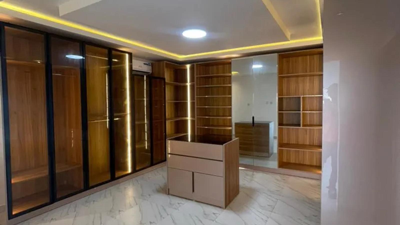 6 Bedroom Fully Detached Duplex
