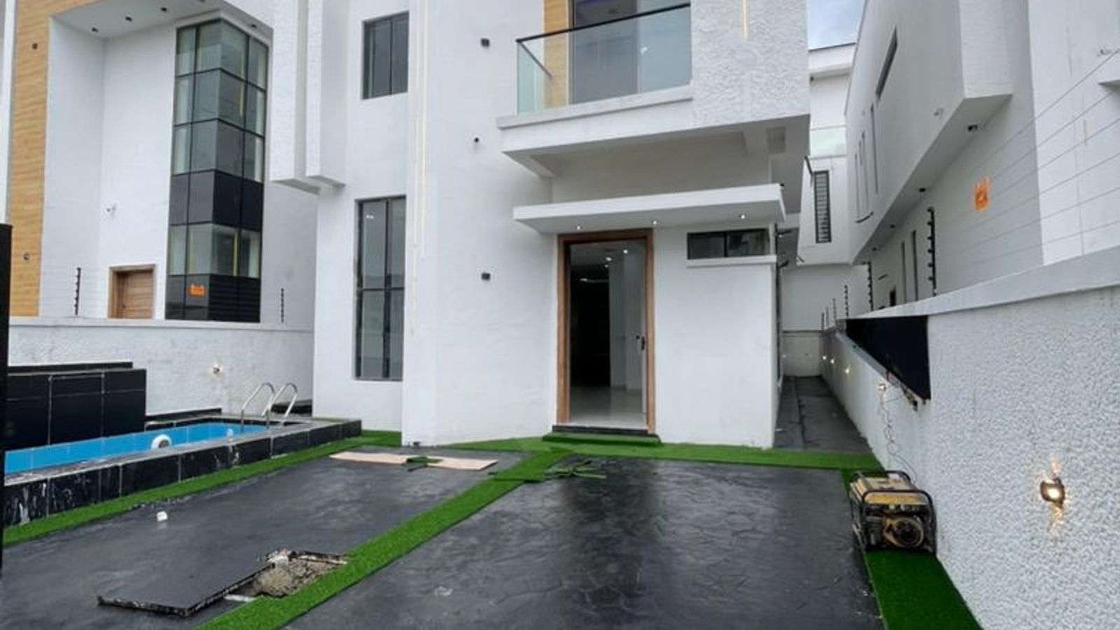 4 Bedroom Fully Detached Duplex