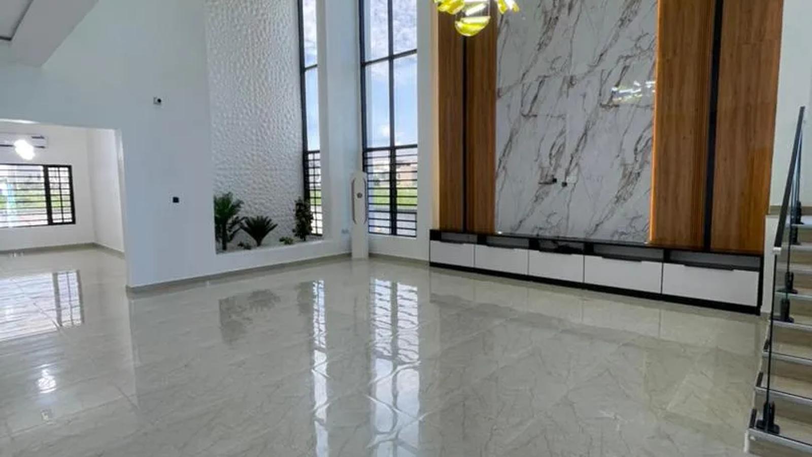 6 Bedroom Fully Detached Duplex