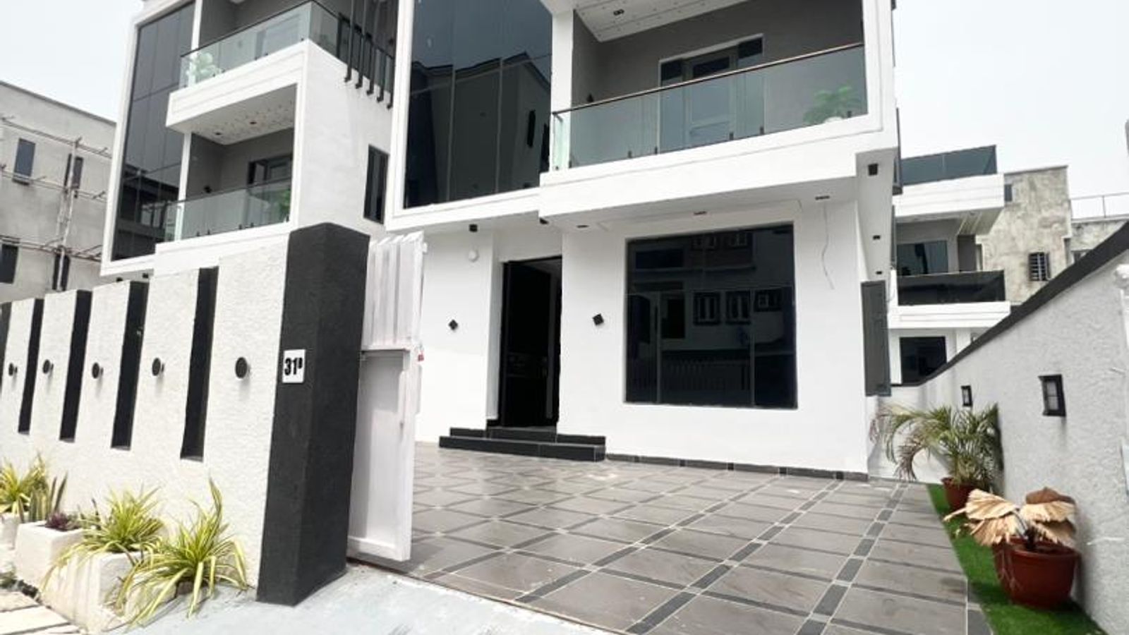 5 Bedroom Fully Detached Duplex