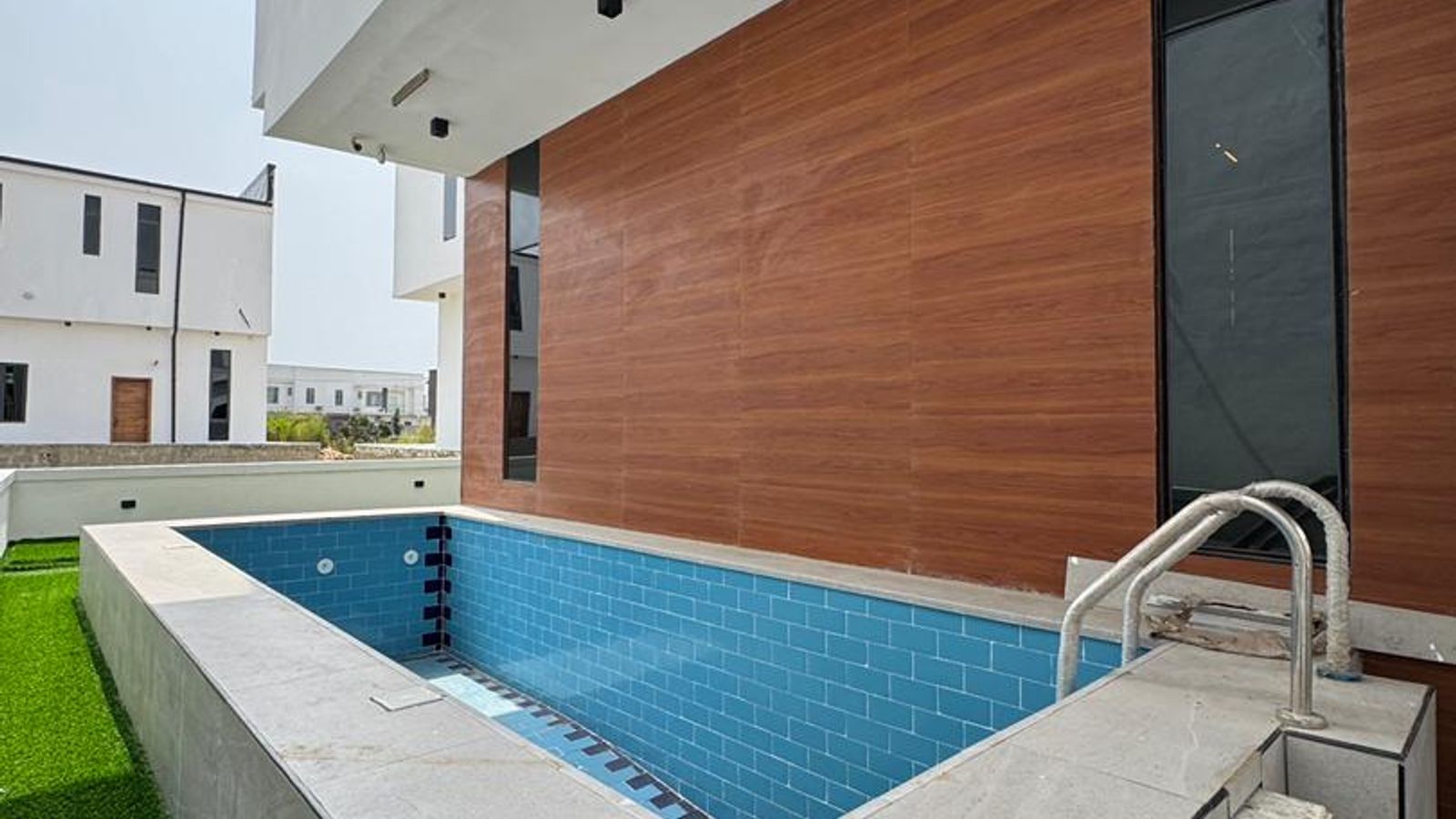 5 Bedroom