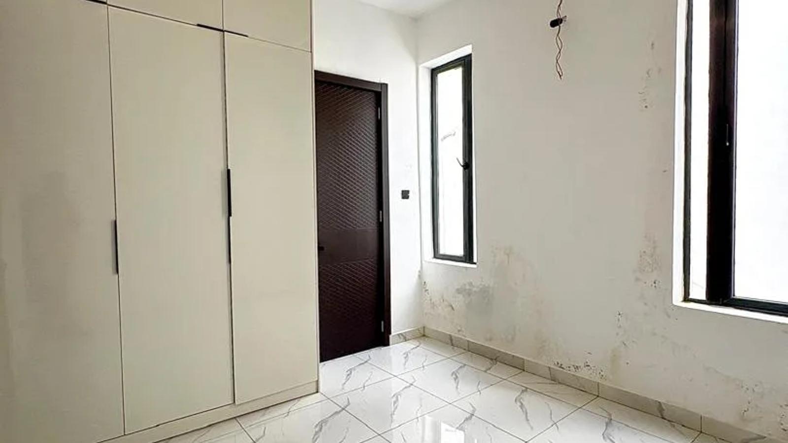 5 Bedroom Fully Detached Duplex
