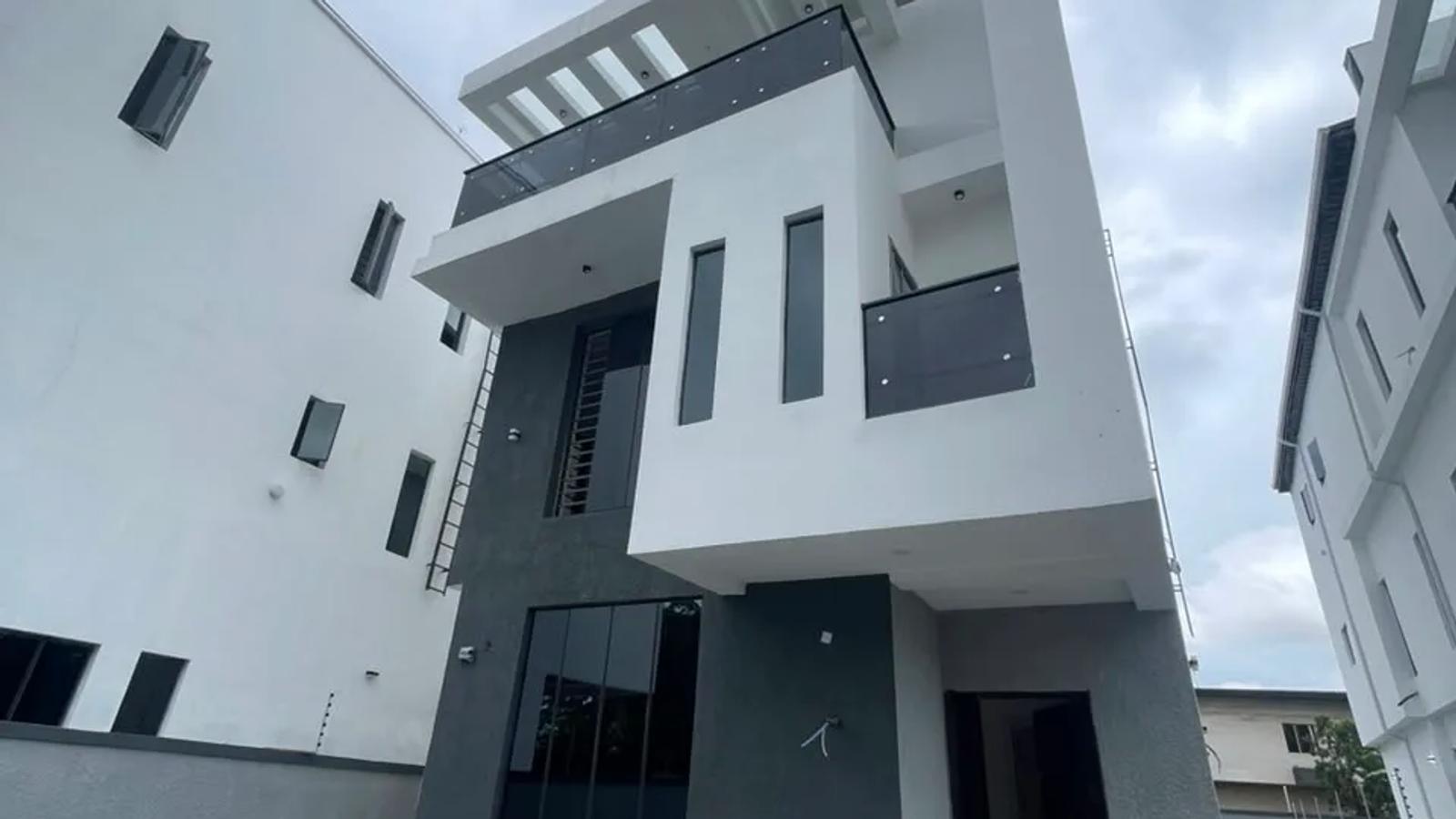 5 BEDROOM FULLY DETACHED DUPLEX WITH BQ