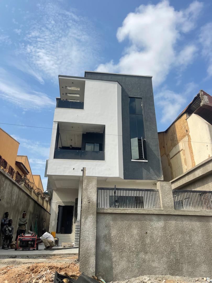 5 Bedroom Fully Detached Duplex