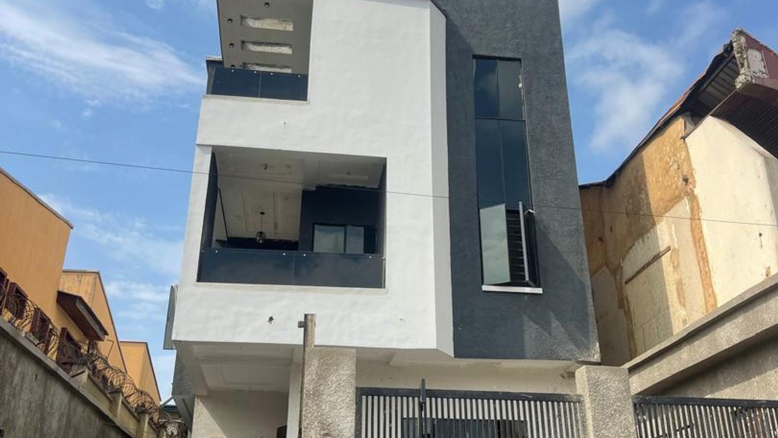 5 Bedroom Fully Detached Duplex