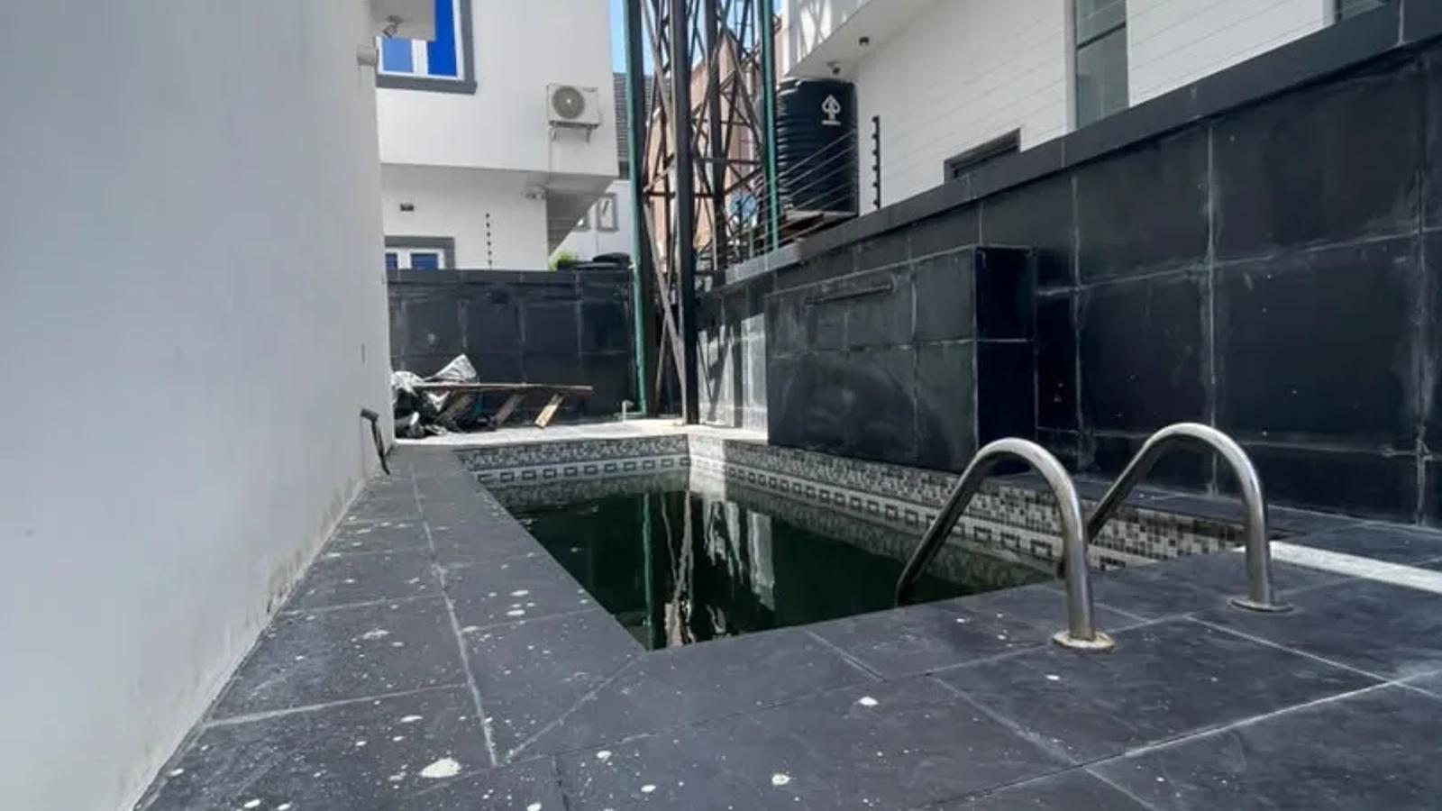 5 Bedroom Fully Detached Duplex