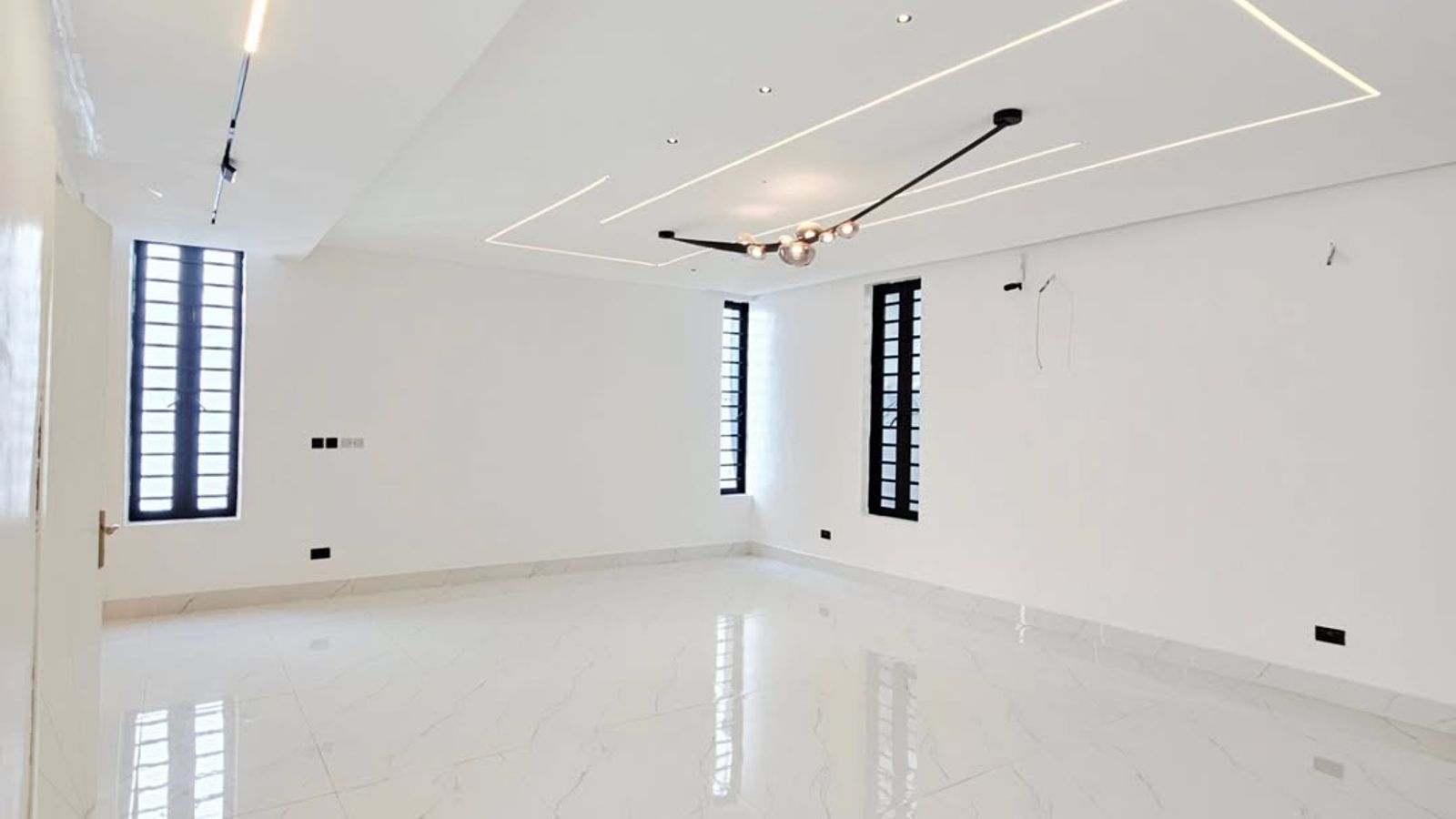5 Bedroom Fully Detached Duplex