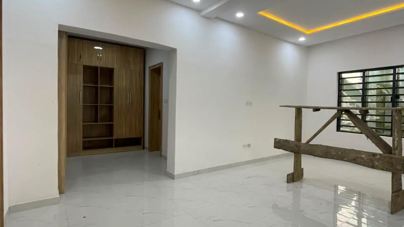 5 BEDROOM FULLY DETACHED DUPLEX WITH BQ