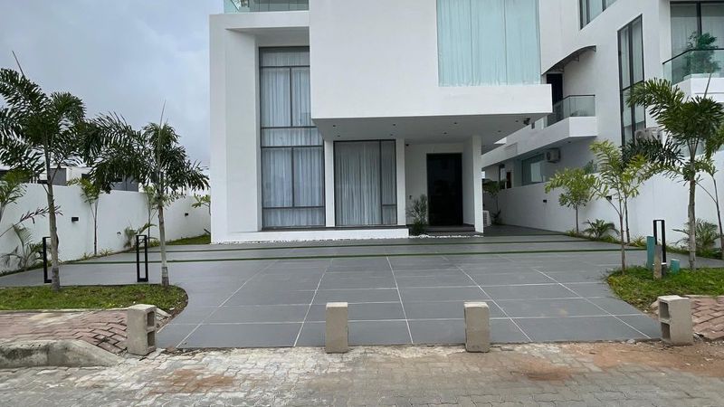 5 Bedroom Fully Detached Duplex