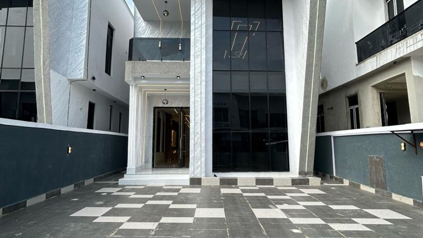 5 Bedroom Fully Detached Duplex