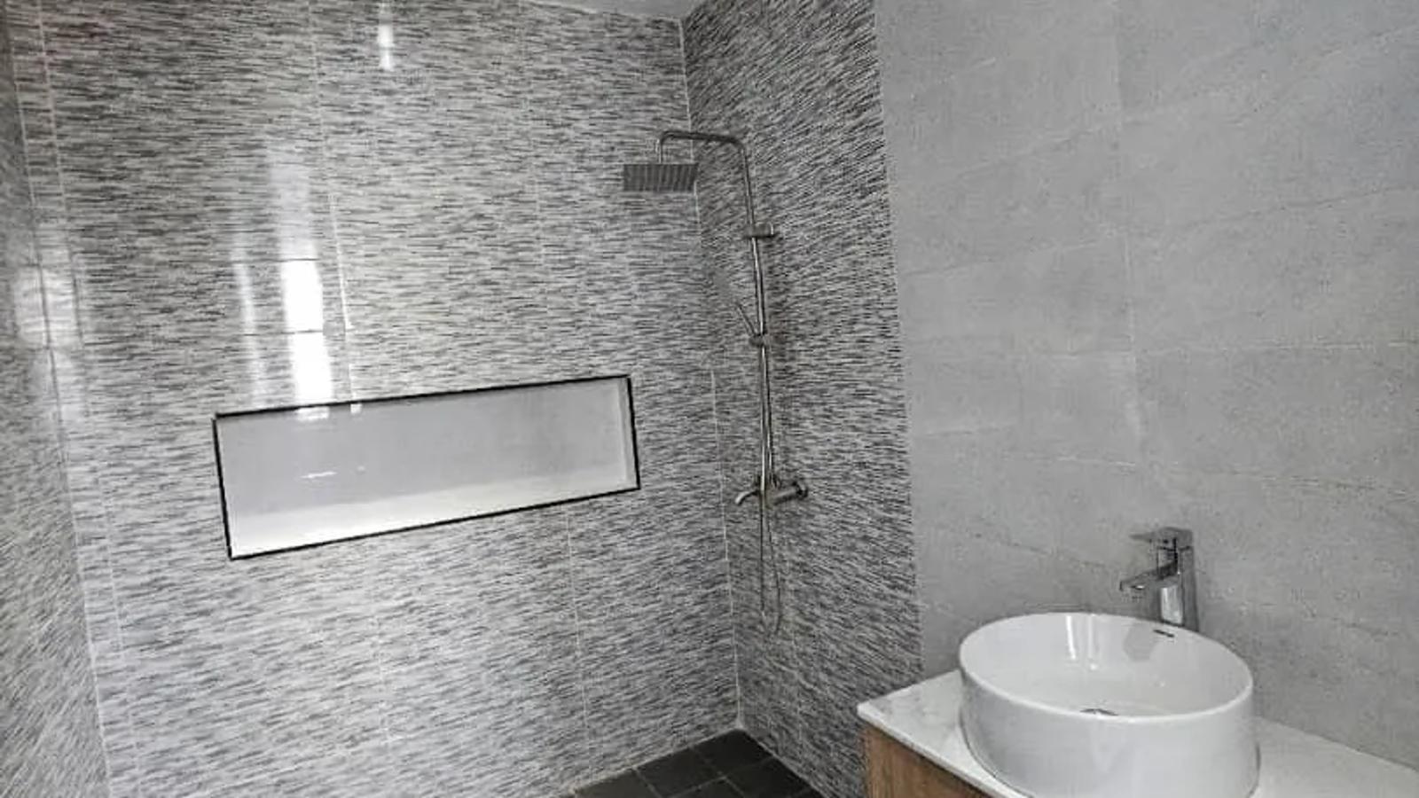 6 Bedroom Fully Detached Duplex