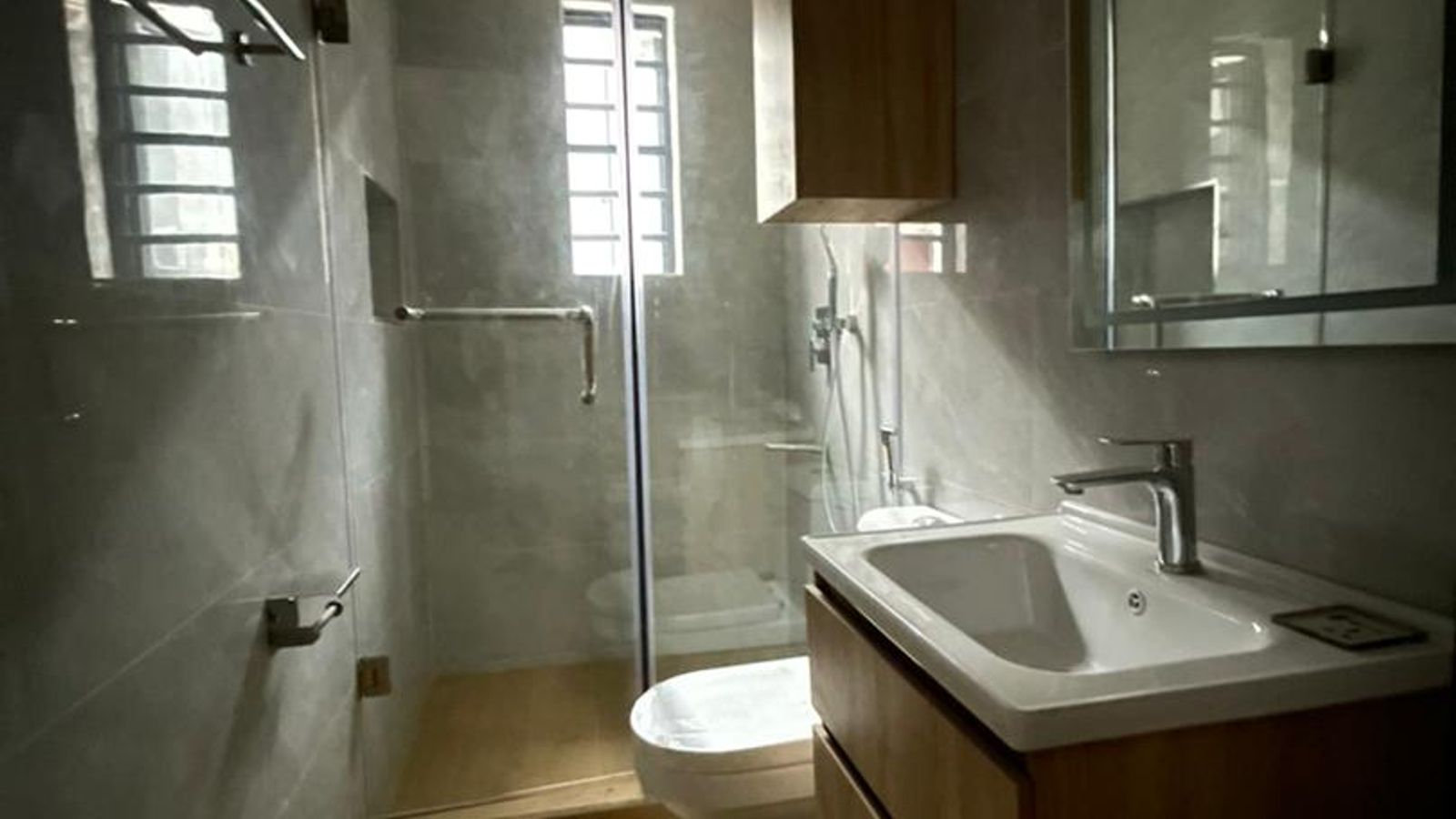 5 Bedroom Fully Detached Duplex