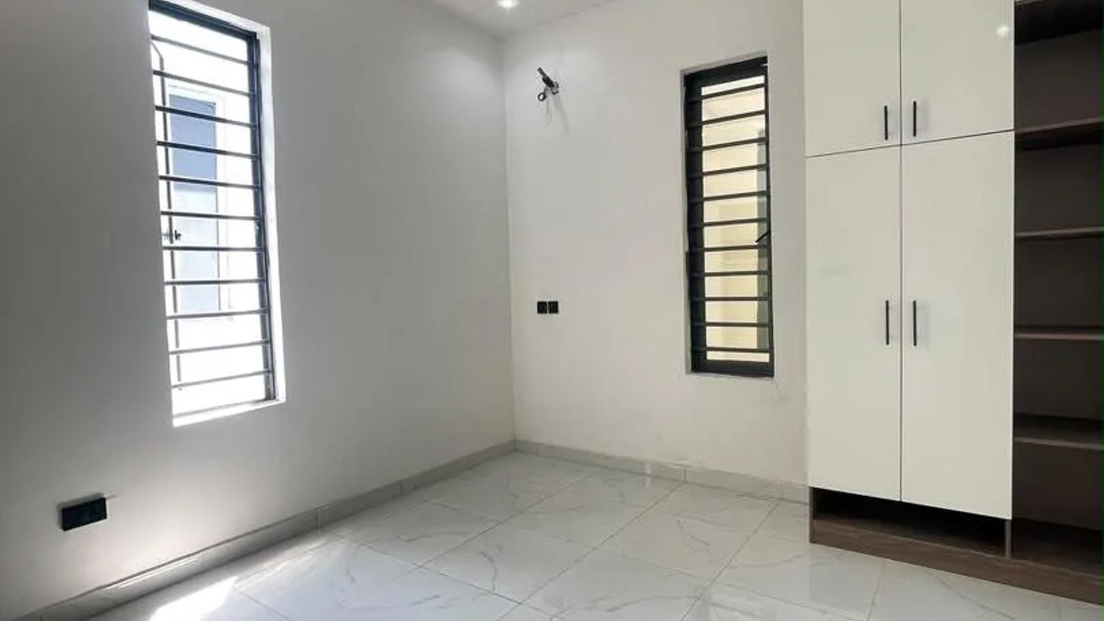 4 BEDROOM SEMI-DETACHED DUPLEX